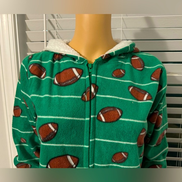 Great Warm & Cozy size M green football field zip up onesie pajamas NWT - Picture 2 of 6